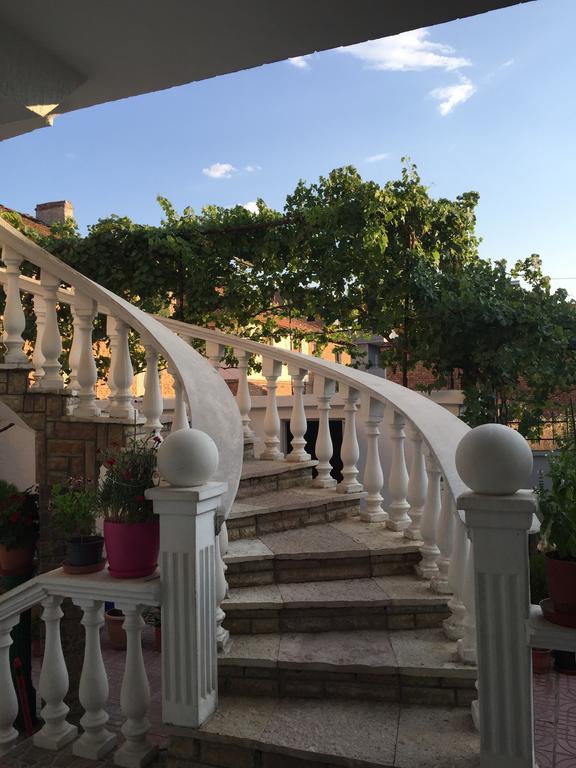 Vila Ridvani Корча Екстер'єр фото